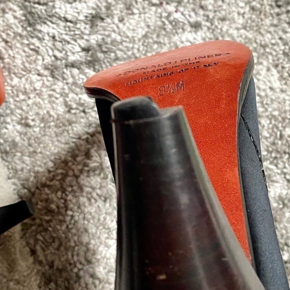 Donald J Pliner Pointed toe ankle heeled booties size 8.5 - Picture 10 of 13